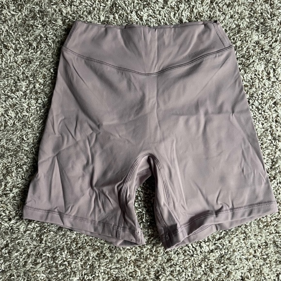 Workout shorts-Sydney Adams adapt short - Picture 2 of 3